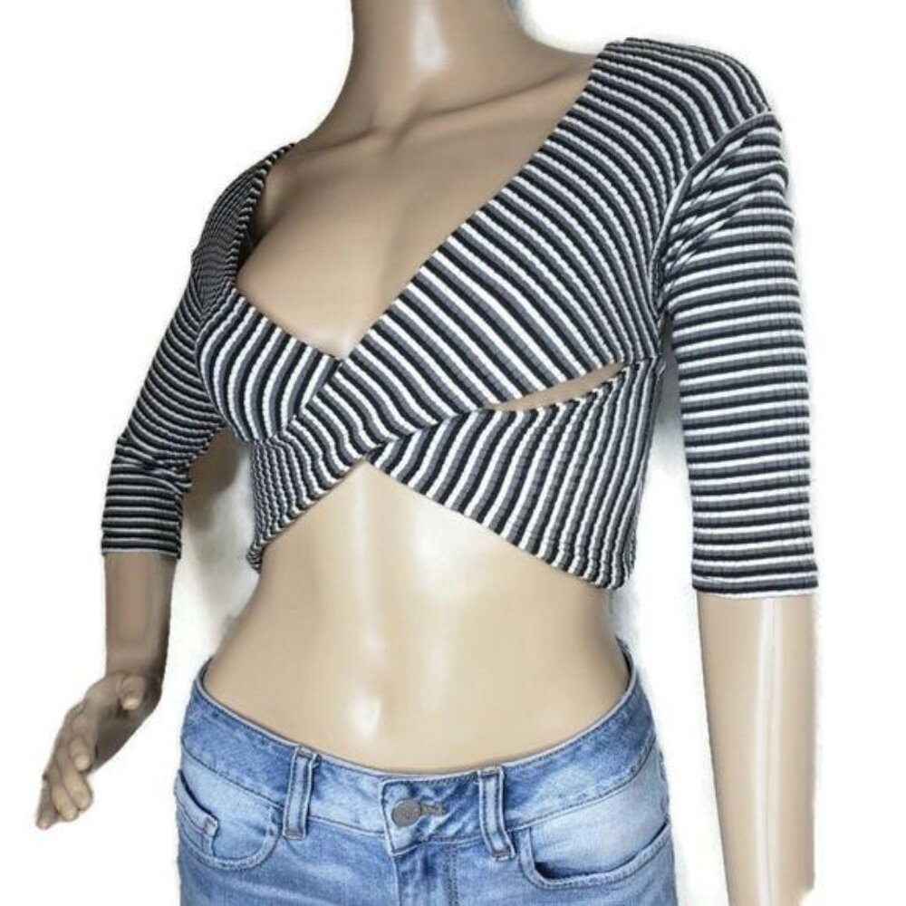 Kimchi Blue Anthropologie Black & White Striped Off-Shoulder Crop Top S - Picture 3 of 5